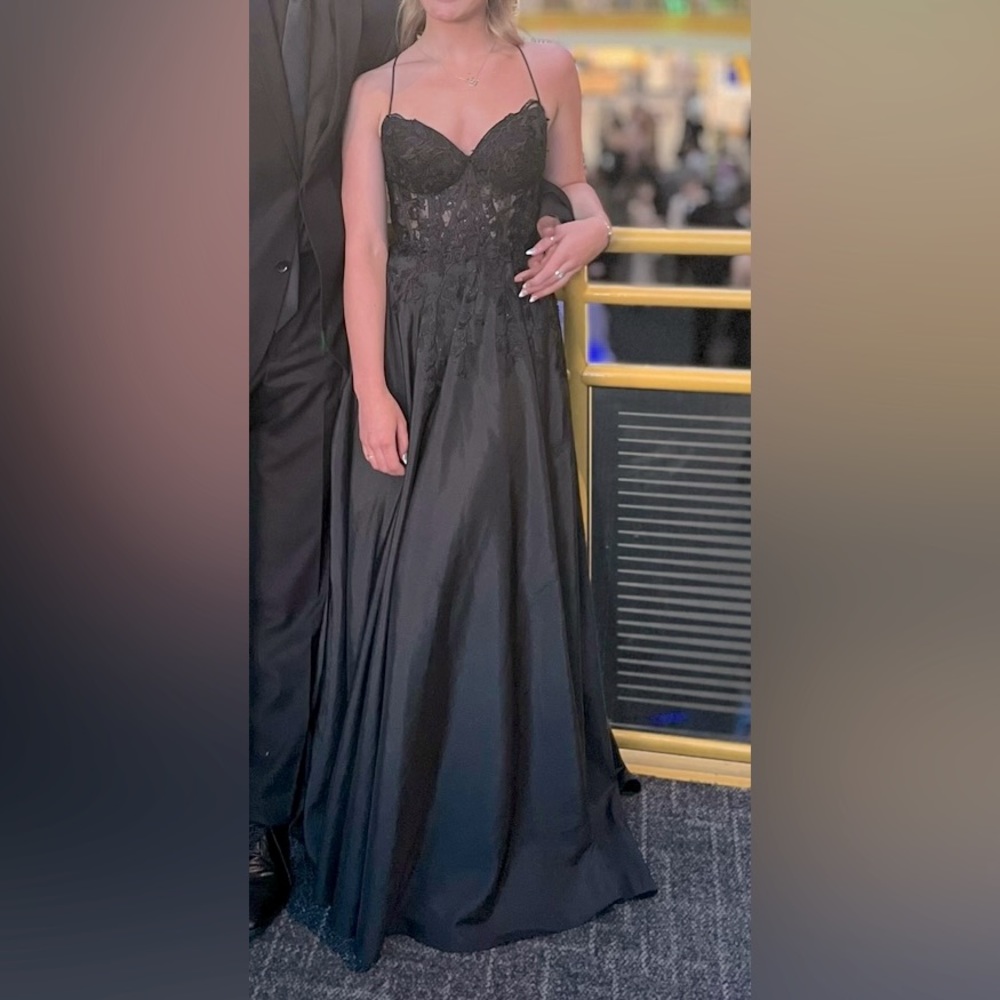 Black embellished prom dress. Size 00.